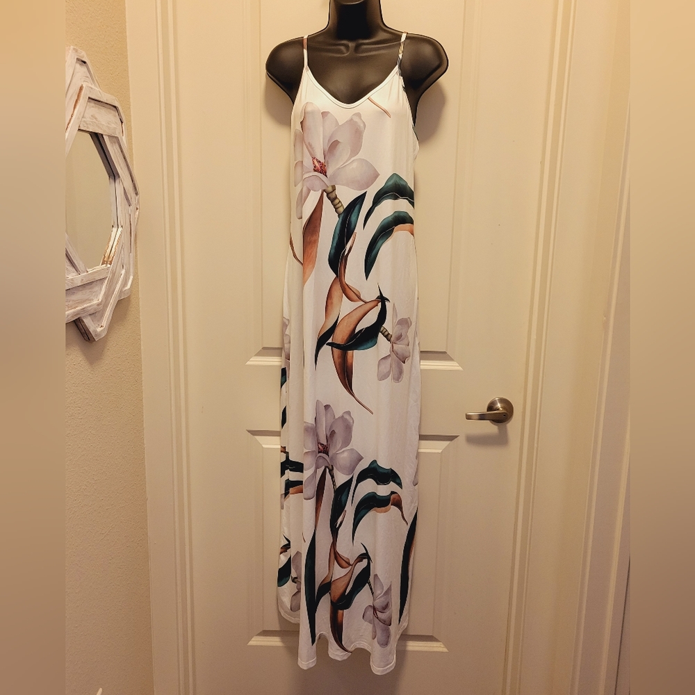White Floral Maxi Dress - Picture 1 of 3